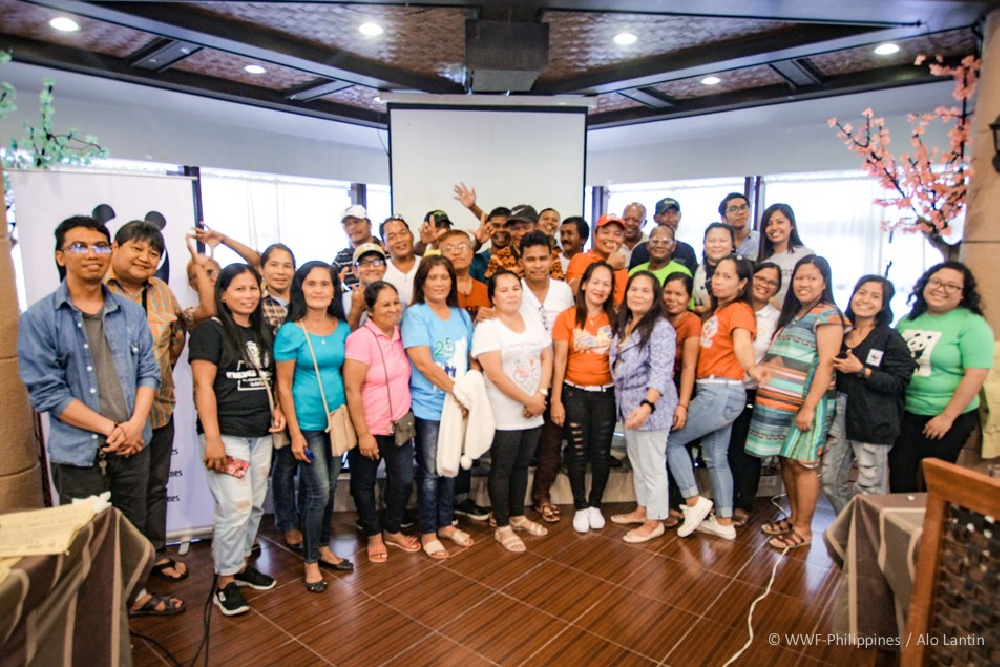 fishermen and women from lagonoy gulf pose with staff from wwf philippines and tambuyog development center