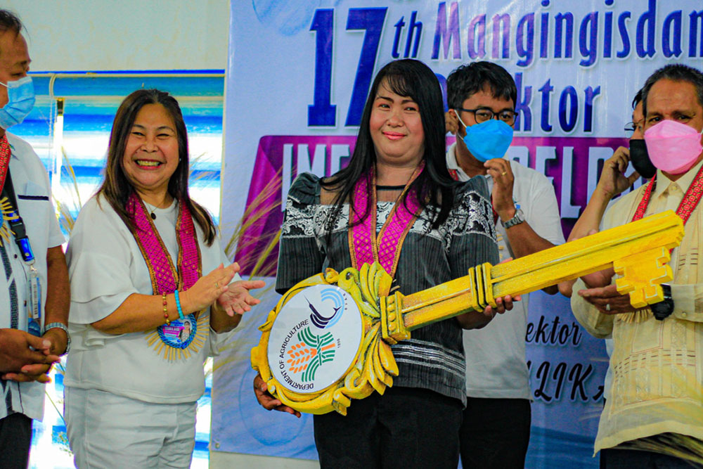 a ceremonial key is given to imelda belda as she is inaugurated as the 17th regional fisherfolk director of region v