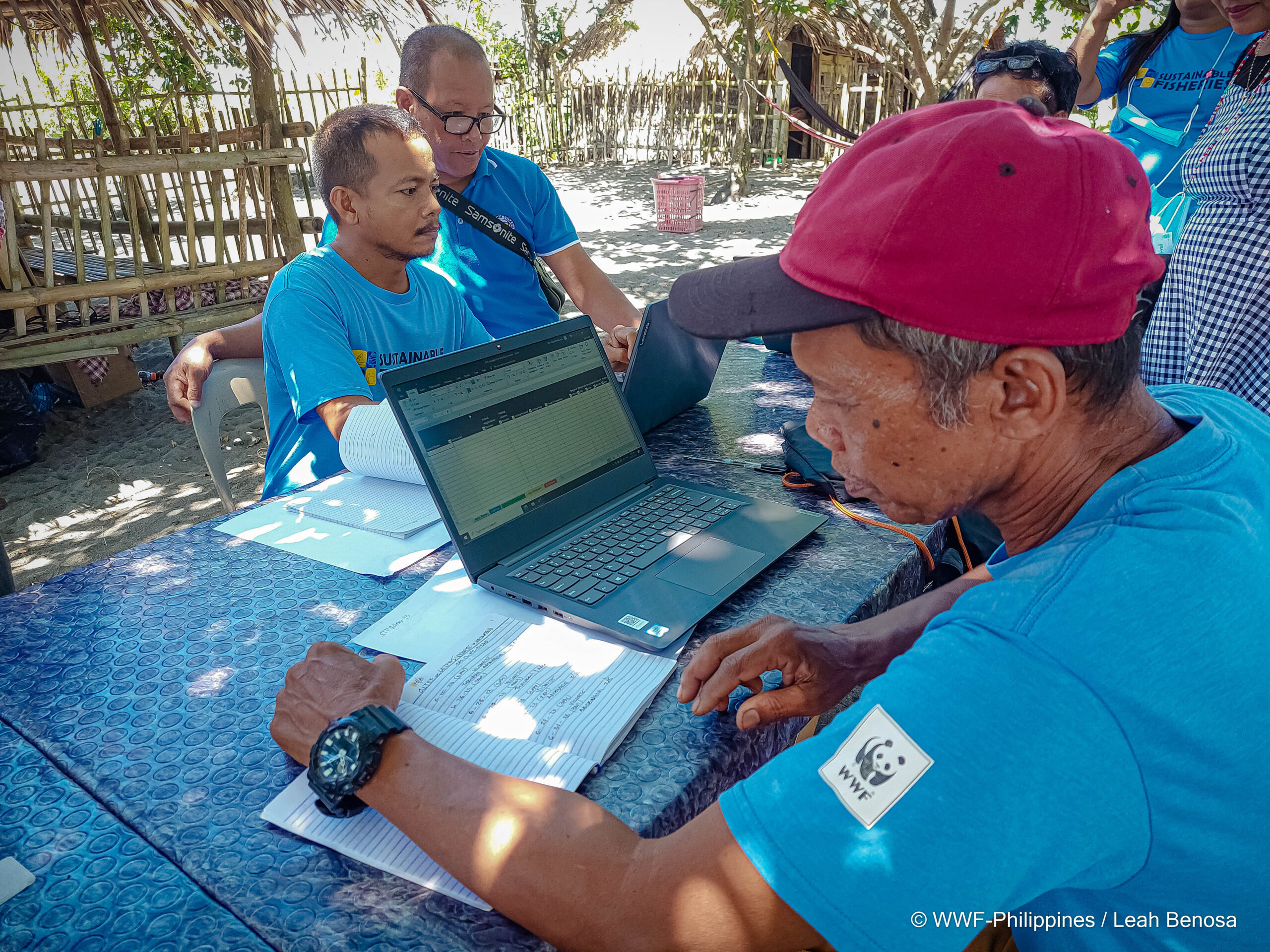 FIsherfolk digitize their fish catch data. WWF-Philippines is working to improve fish catch reporting among its partner fishers by establishing a database of data.